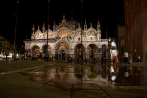 Basilique Saint Marc reflect